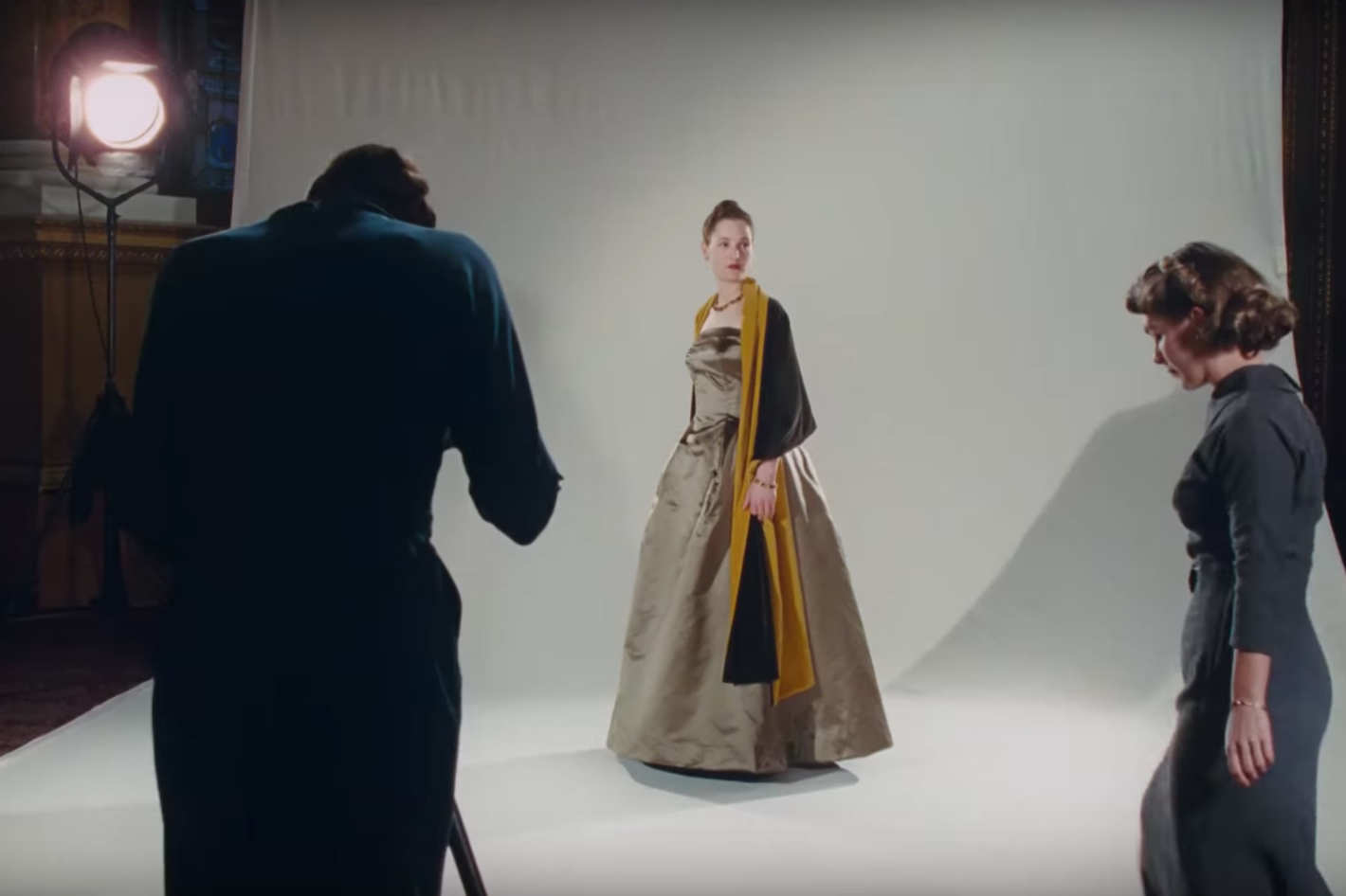 04-phantom-thread-4.w710.h473.2x