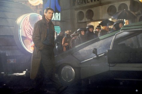 blade-runner-1982-019-deckard-city-street-00o-gck